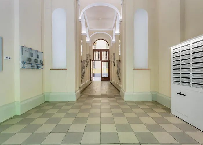 Bb27 - Elegant Place Close To The Parliament *