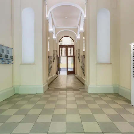Bb27 - Elegant Place Close To The Parliament *